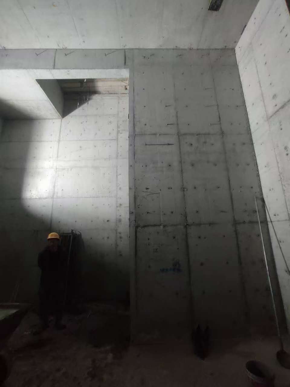 塔城墙上开槽钢筋断了有影响吗